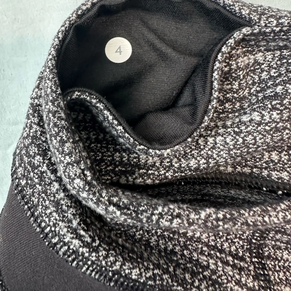 Lululemon Black & White Heathered Leggings 31